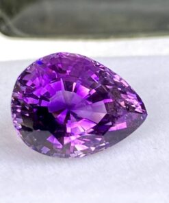 ត្បូងរតនគិរីទឹកស្អាតទម្ងន់14ការ៉ាត់